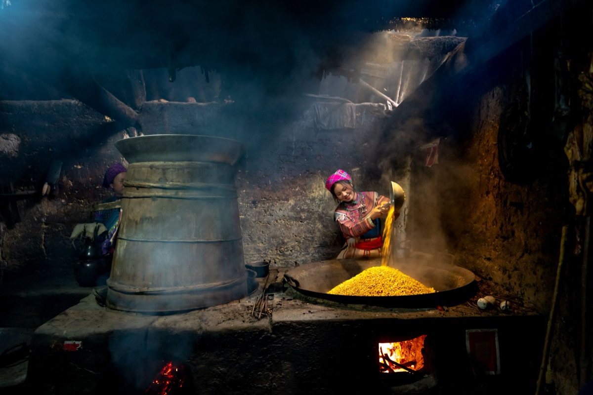 Sichuan hot pot cooking process in a kitchen