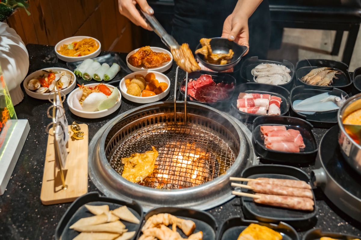 Ingredient arrangement for Sichuan hot pot