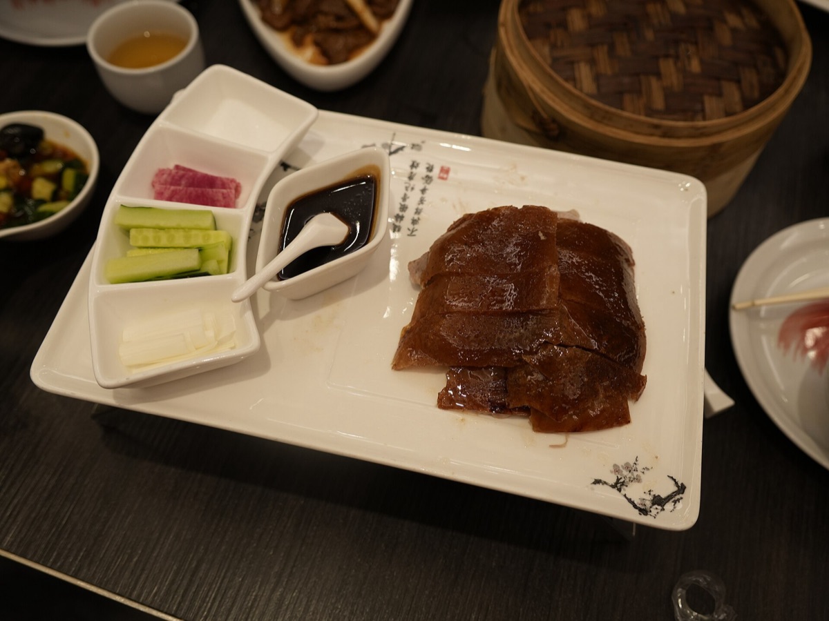 Beijing duck slicing with traditional tools