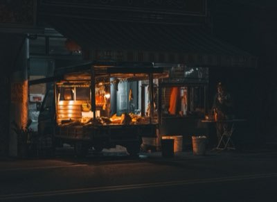 Cina cibo di strada: 85 anni di sapori vivi nei mercati