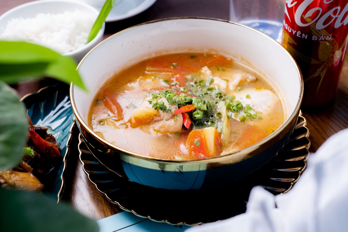 Peixe assado com gengibre e cebola