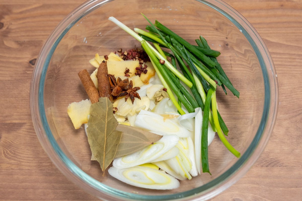 Ingrédients d'un pot de soupe sichuan