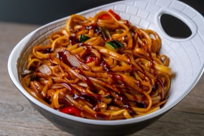 火鍋靈魂養成：掌握中式湯底的地域風味與層次結構完整指南