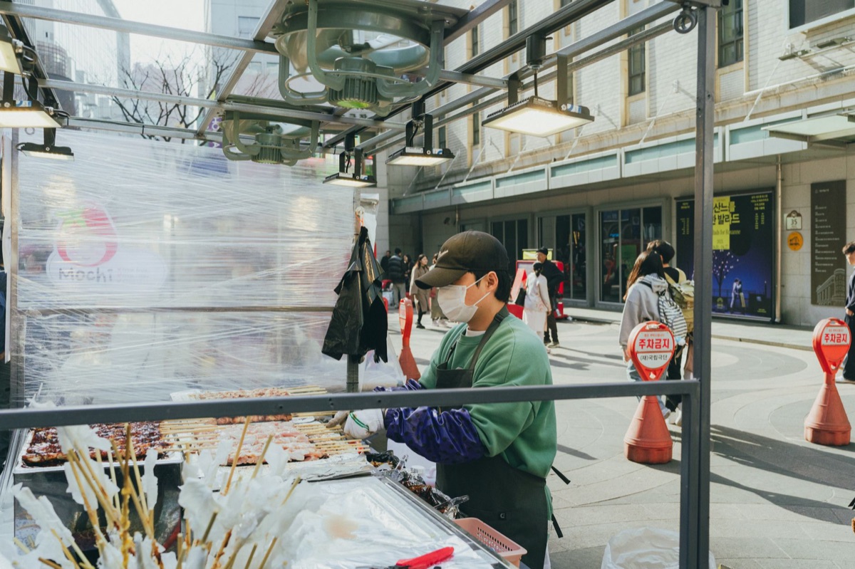 tradicional korean tteokbokki street vendor