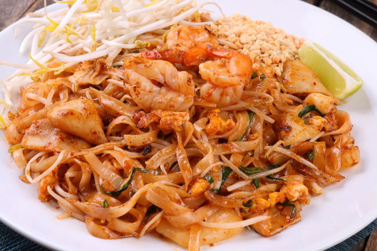 Stir-fried rice noodles in wok