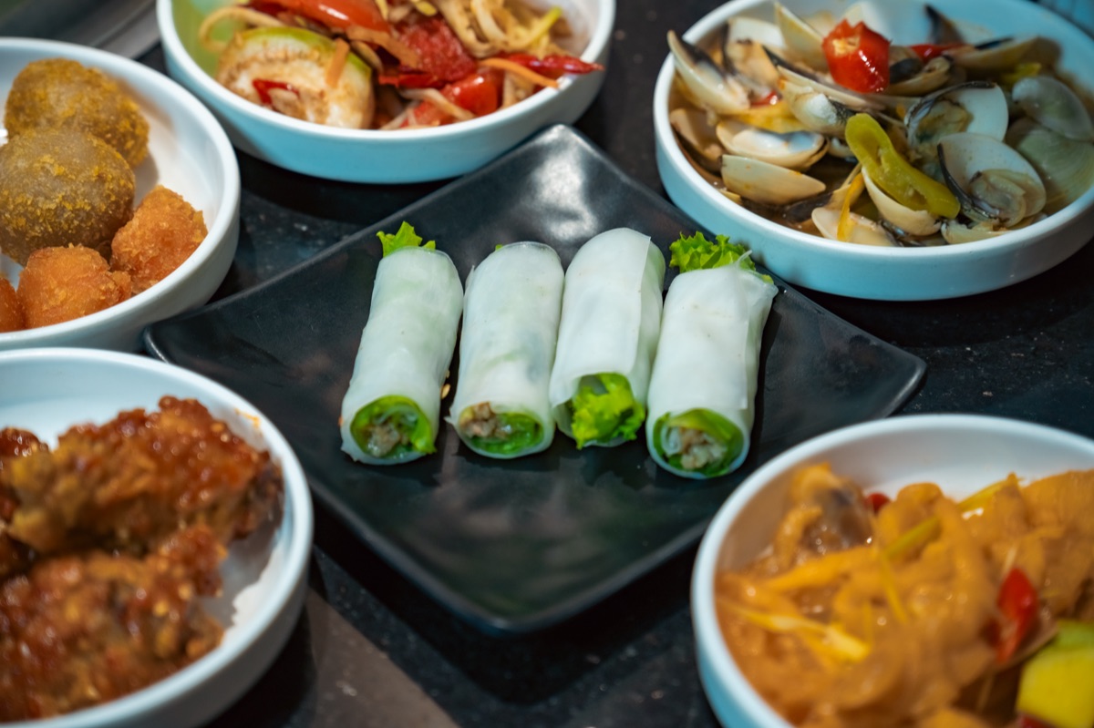 Beijing-style tangle with soft rice sticks and mild sauce