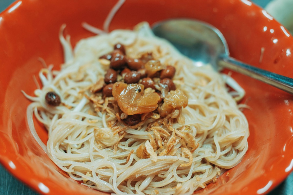 Beijing tangle with thin rice sticks and smooth sauce