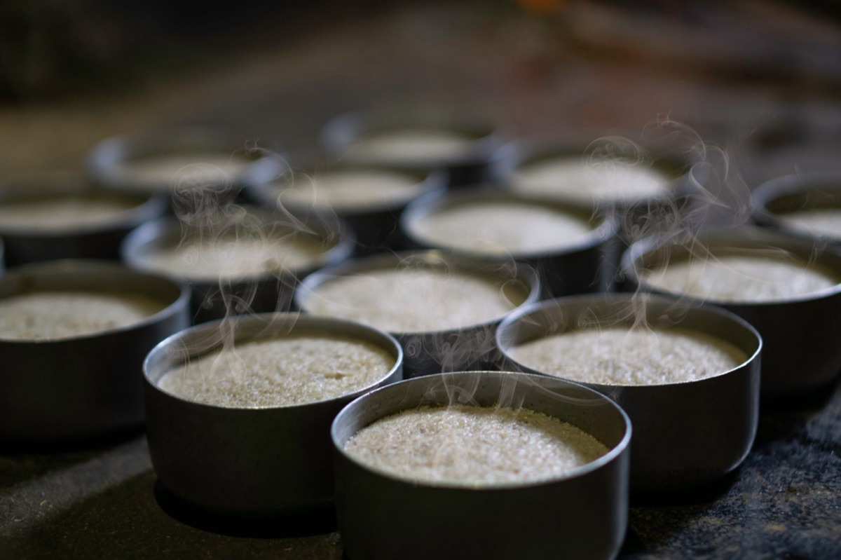 Rice cake comparison in traditional settings
