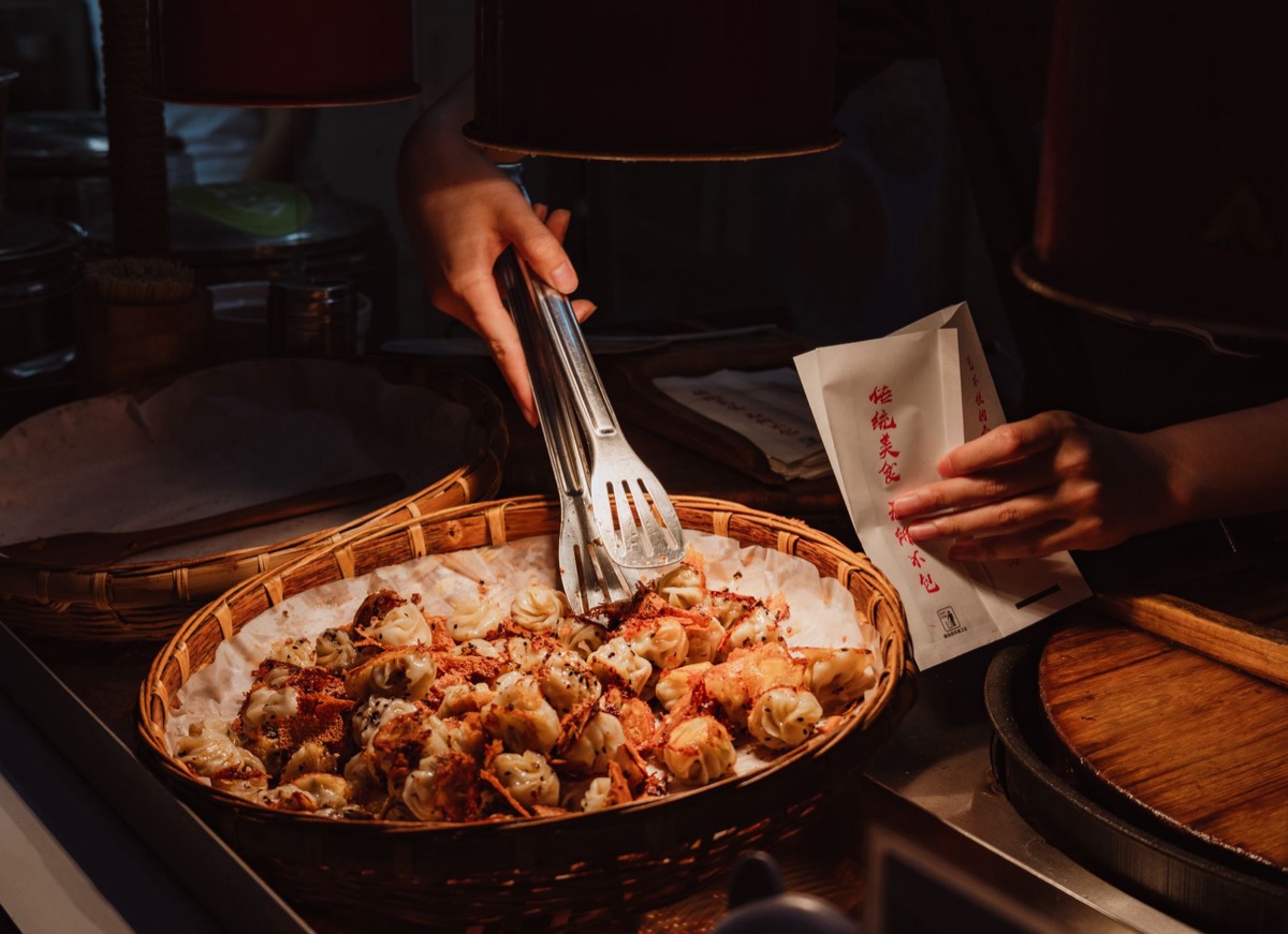 Stadsschouw van een chinees dumplingverkoper