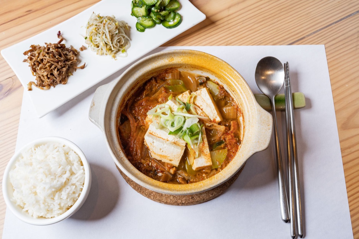 Tradition und Aroma: Stinky Tofu Bowl mit Kimchi