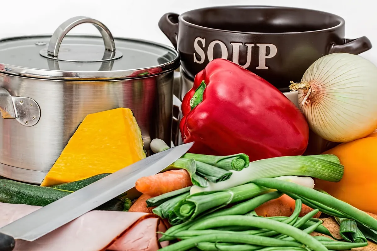 vegetables, pot, cooking, ingredients, preparation, knife, food, healthy, carrot, onion, bowl, diet, recipe, pepper, capsicum, paprika, leek, beans, nutrition,